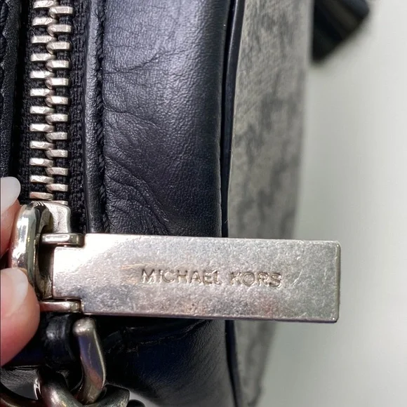 Michael Kors Ginny Medium Messenger Crossbody MK Signature Bag 30H6TGNM2V Black‎